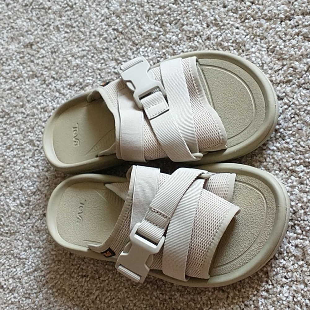 Teva Hurricane  Verge Sandals  Nwob